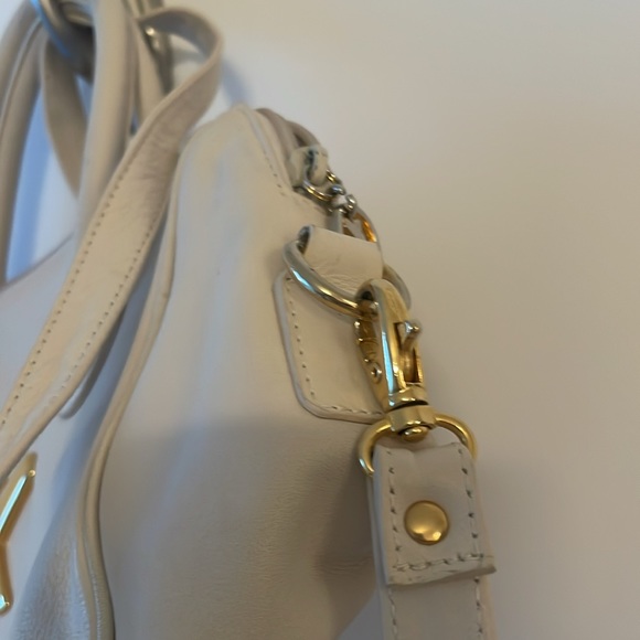 Paloma Picasso White Leather Shoulder Bag with Crossbody Gold Hardware - Picture 3 of 6
